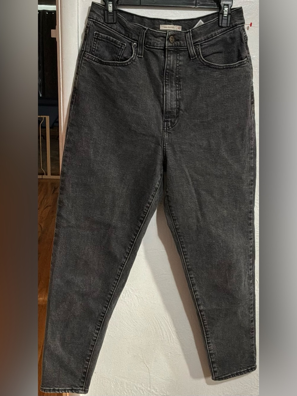 #40 Levi's High Waisted Taper Women's Jeans in Washed Black Size 30